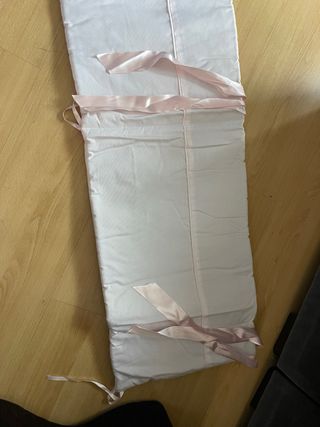 Juego cuna: Chichonera, edredón, sábanas, cojín...