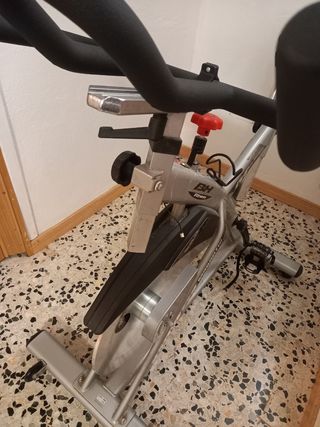 Bicicleta ciclo indoor BH fitness SX3