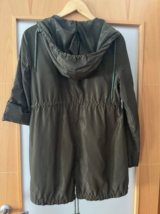 Cortavientos con capucha mujer