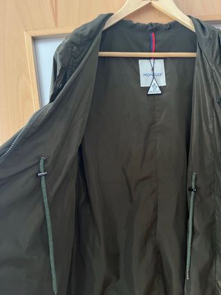 Cortavientos con capucha mujer