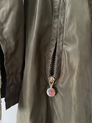 Cortavientos con capucha mujer