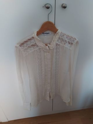 Blusa blanca con transparencias