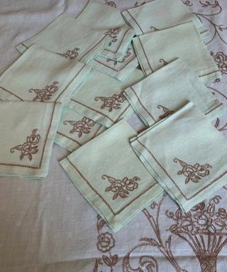 🌷 Mantelería antigua de lino bordada