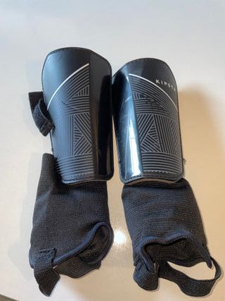 Botas de fútbol + espinilleras