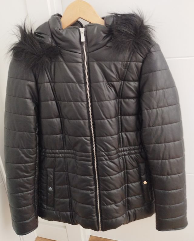 Chaqueta polipiel con capucha nueva