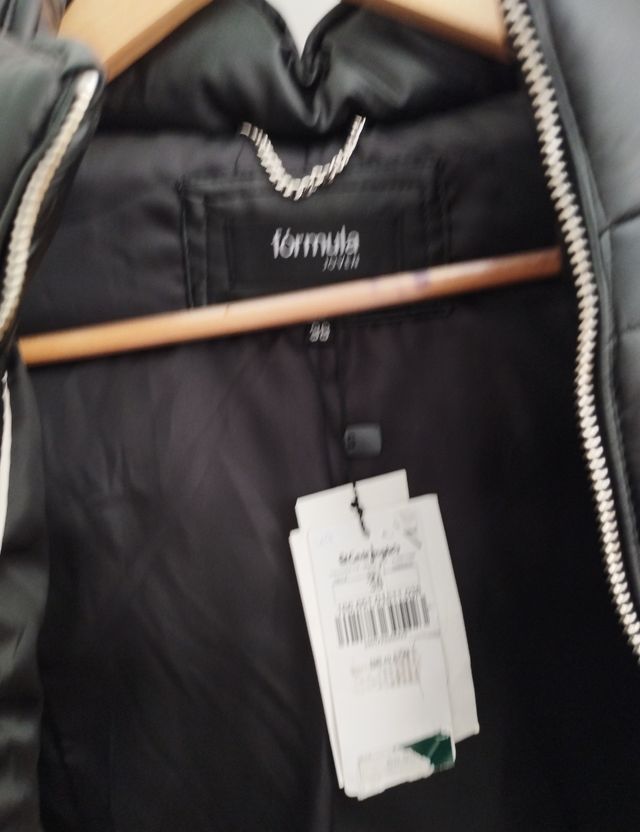 Chaqueta polipiel con capucha nueva