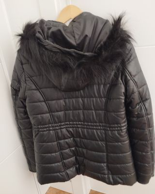 Chaqueta polipiel con capucha nueva