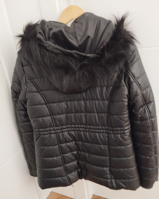 Chaqueta polipiel con capucha nueva