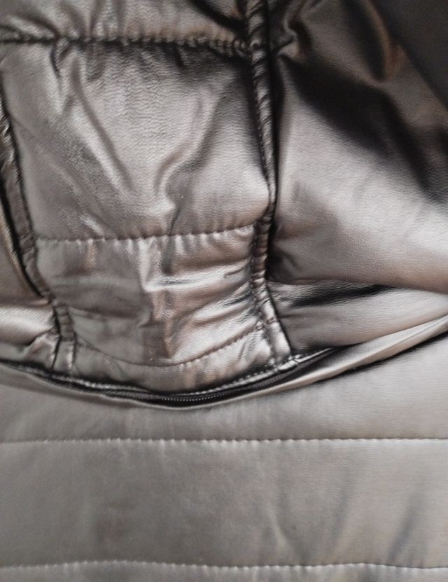 Chaqueta polipiel con capucha nueva