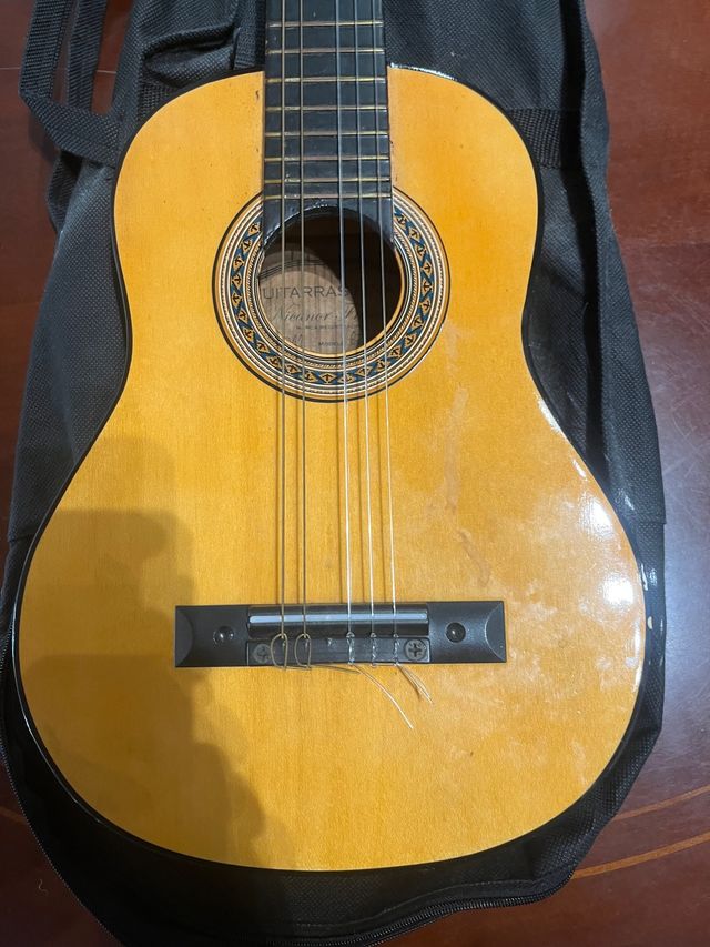 guitarra pequena luther