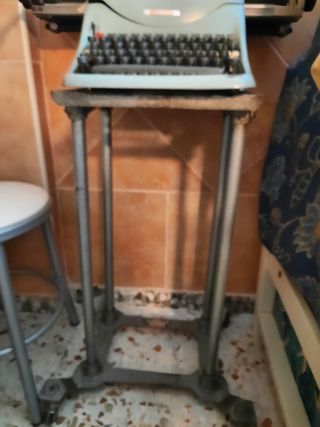 Máquina de escribir olivetti léxicon 80 + carro