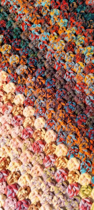 Manta de ganchillo tejida a mano