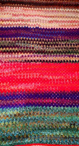 Manta de ganchillo tejida a mano