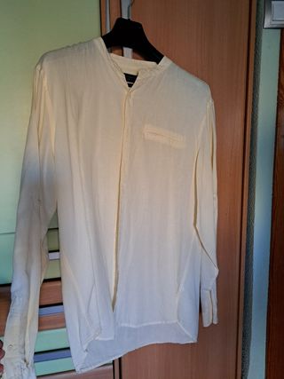 Camisa amarilla clarita con cuello mao