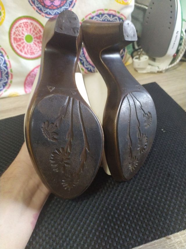 Zapatos de tacón. Talla 40. Piel