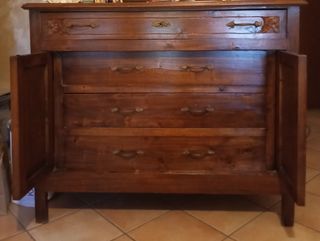 Mobile in vero legno noce  