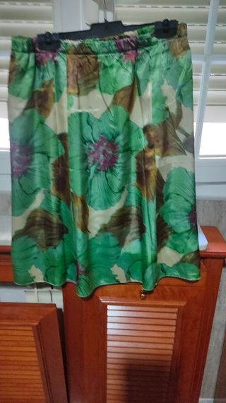 Falda  raso estampada flores 