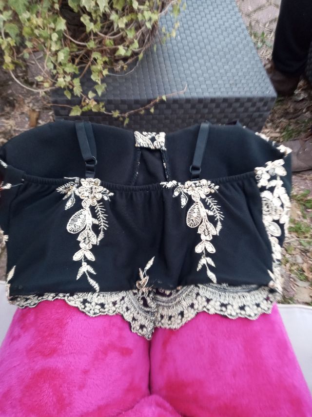 Top bordado de tirantes