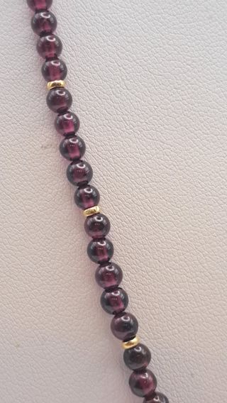 Gargantilla con Granates  y Cierre en Oro 18K