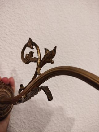 Aplique brazo con detalle y tulipa mixta estrella