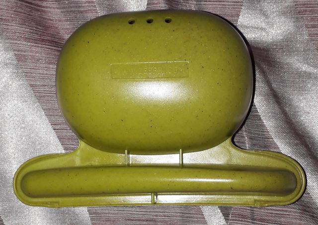 grembiule unisex di cm. 89 x 76 cm e porta kiwi.