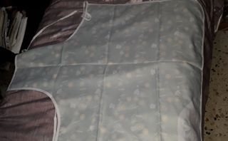 grembiule unisex di cm. 89 x 76 cm e porta kiwi.