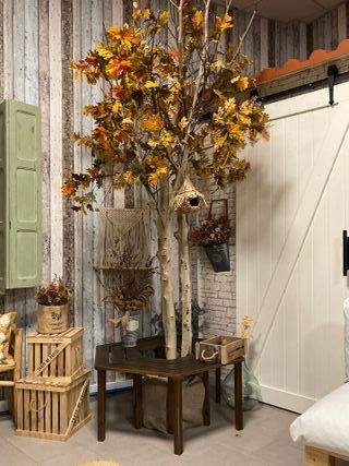 Precioso banco de madera color nogal