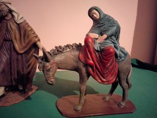 Figura Belén anunciación mujer ordeñando 17 cm