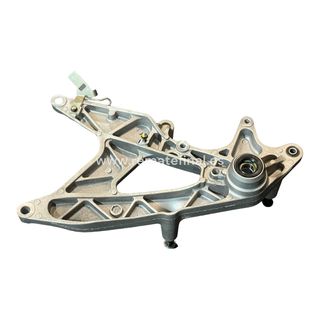 Basculante soporte tubo escape Honda Forza 125