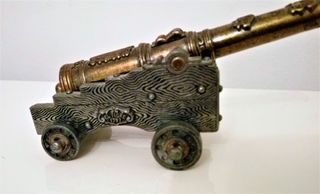 Réplica en bronce de Cañón mítico el tigre 1797