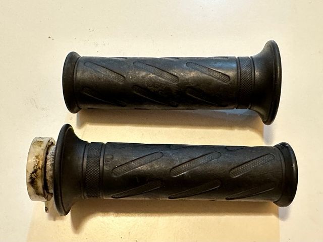 Puños Suzuki originales