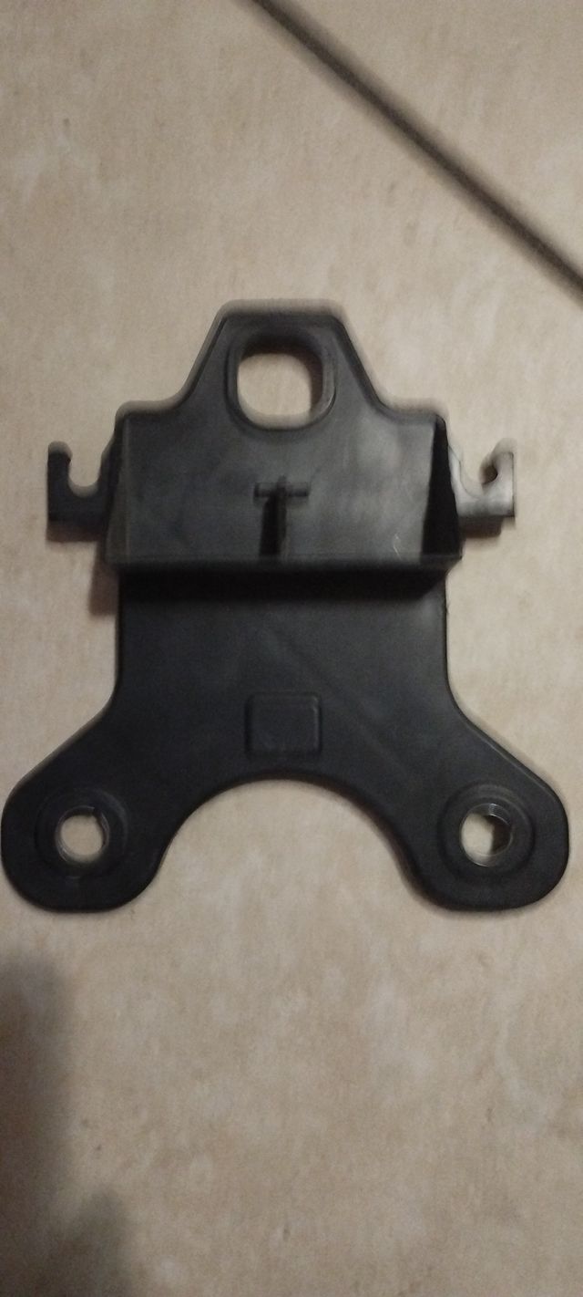 STAFFA GUIDA PARAURTI ANT DX-SX RENAULT KADJAR