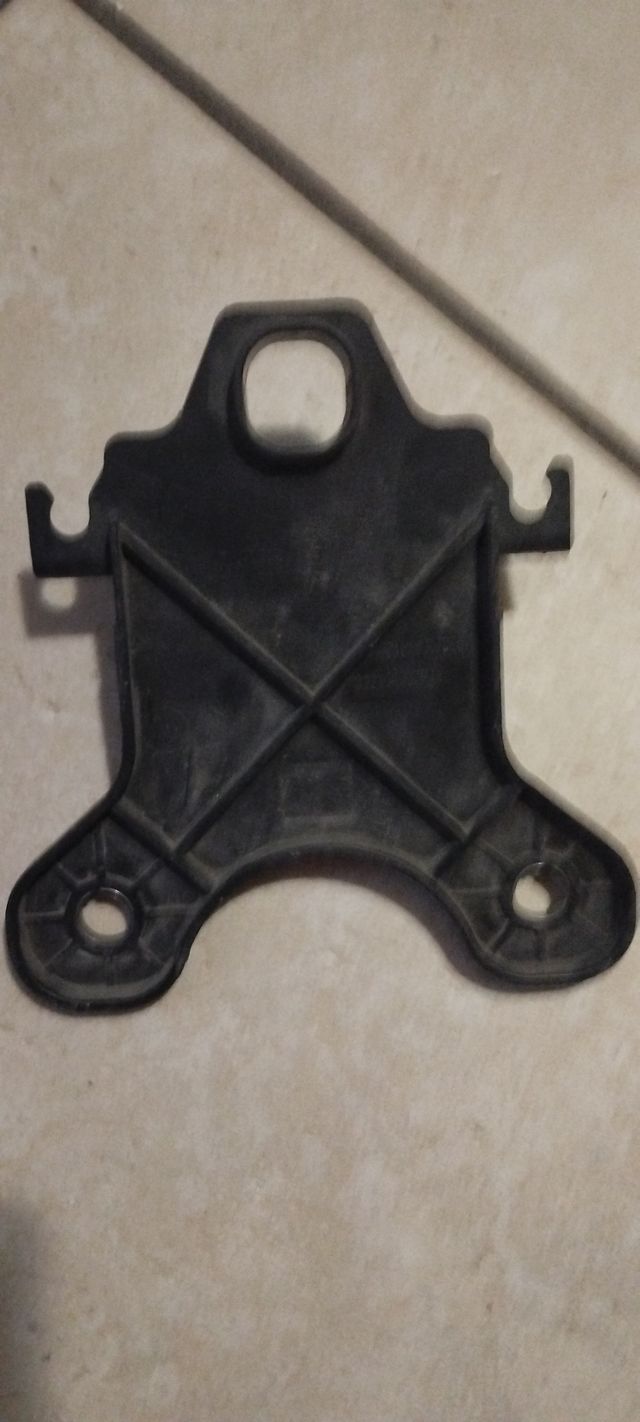 STAFFA GUIDA PARAURTI ANT DX-SX RENAULT KADJAR