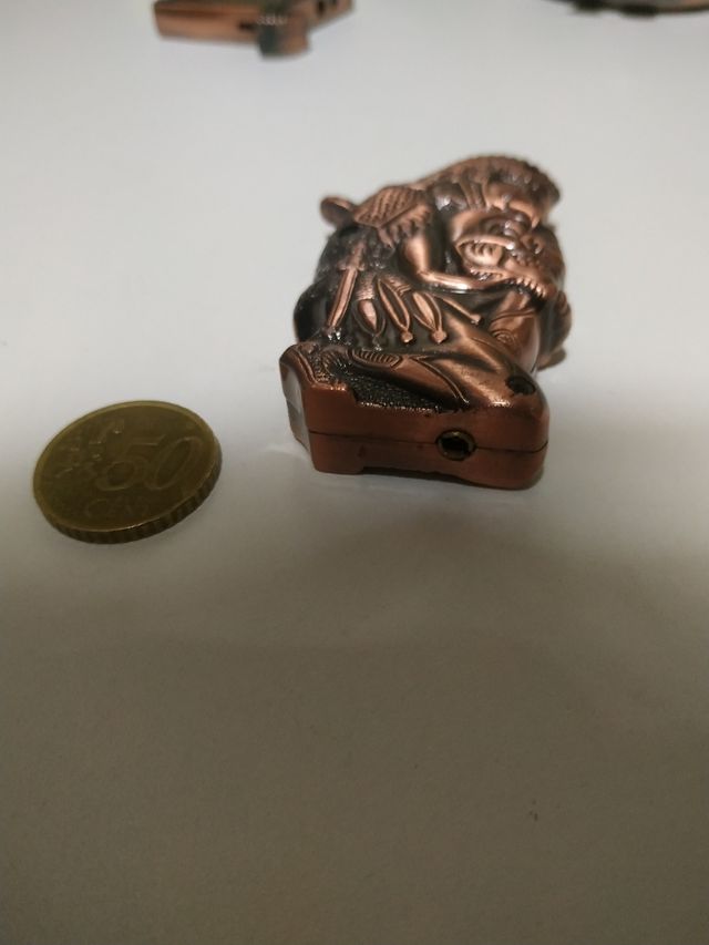 Mechero de colección gladiador y calabera