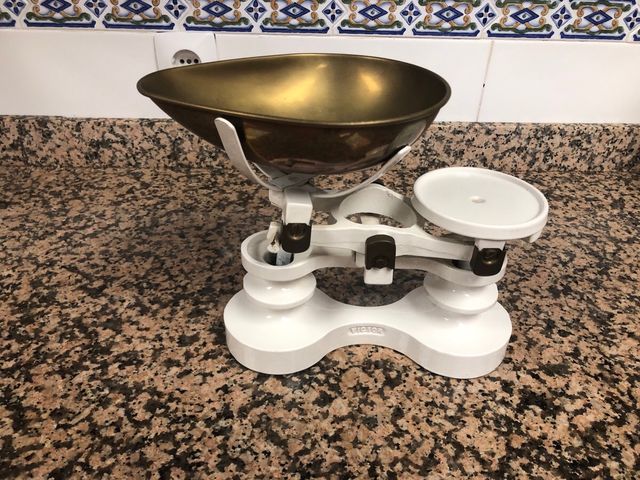 Bàscula antigua Victor de hierro fundido