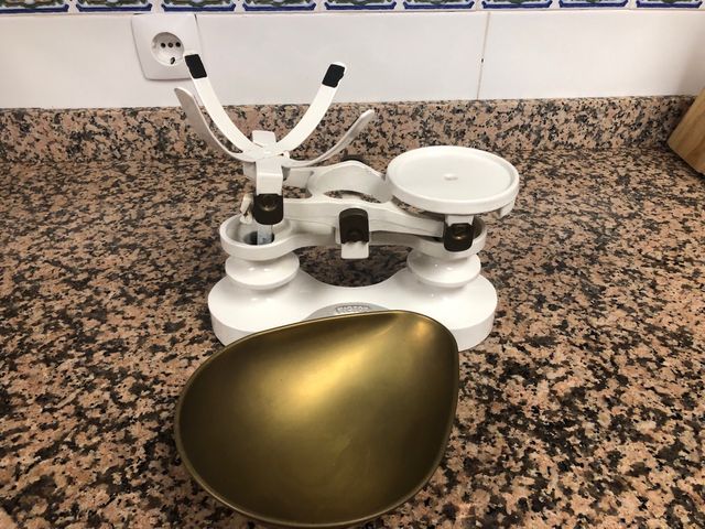 Bàscula antigua Victor de hierro fundido