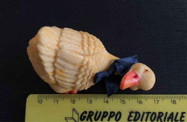 Soprammobile giallo oca