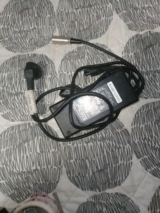 Cargador batería E-ST500 36v.