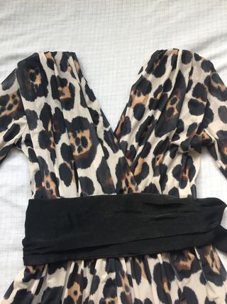 Mono estampado leopardo. Centella neblak