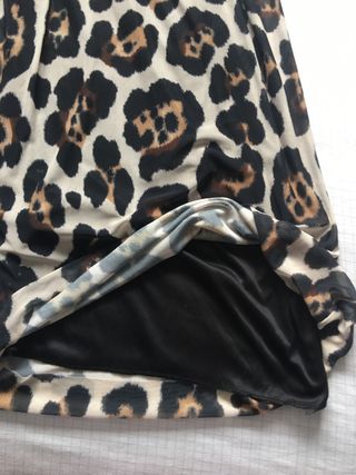 Mono estampado leopardo. Centella neblak