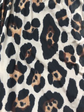 Mono estampado leopardo. Centella neblak