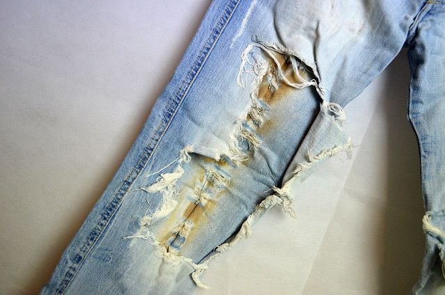 Jeans Angel Devil strappato effetto sporco slavato