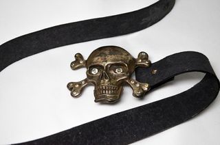 Borchia cintura con teschio dark goth