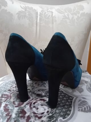 E090-Zapatos ante color azul pavo/negro