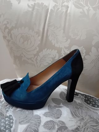 E090-Zapatos ante color azul pavo/negro