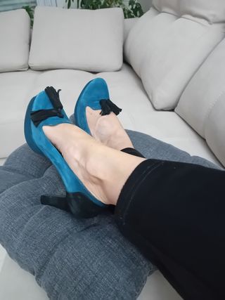 E090-Zapatos ante color azul pavo/negro