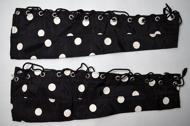 Manicotti a pois con fibbie dark gothic