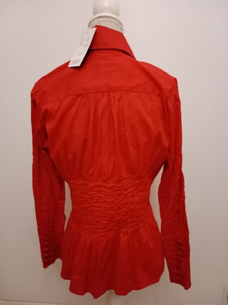 Bonita camisa roja de vestir