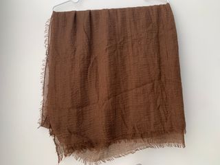 fular marrón