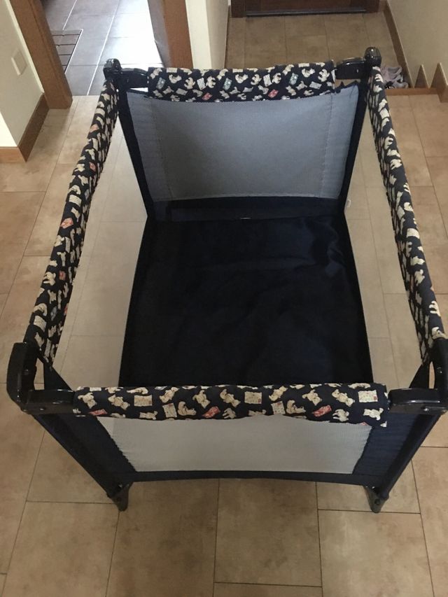 Cuna plegable o parque de juegos marca PLAY